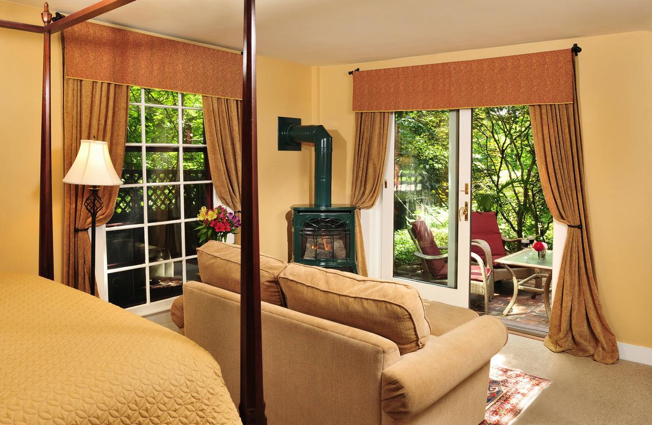 1795 Acorn Inn Bed And Breakfast Canandaigua Dış mekan fotoğraf